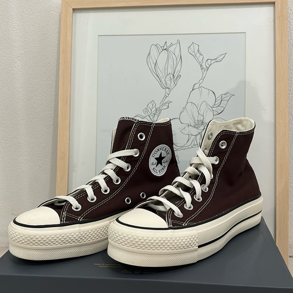 Converse All Star original for women 6.5 or men size 4.5